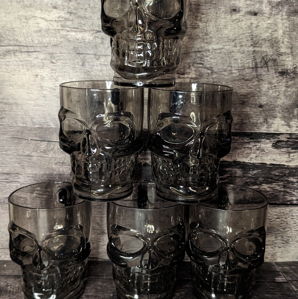 6 Grey Plastic Skull Mugs (large sized)